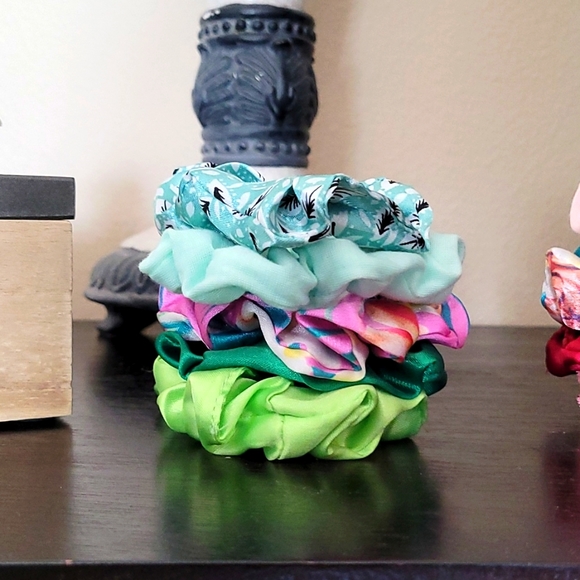 5Pk Scrunchies Satin Velvet and Cotton Mix - Picture 3 of 5